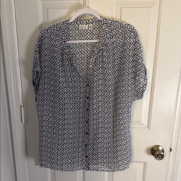 Kim Rodger’s Navy and White Patterned Button Down Sheer Blouse - Picture 1 of 8